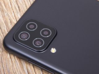 telefon z 4 aparatami