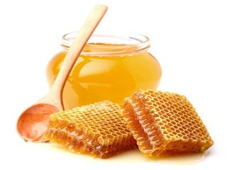 Miód w kosmetykach: piękno z pasieki