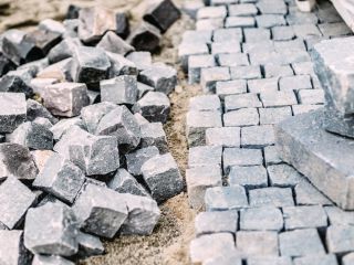 Taras z kostki: jak zrobić taras z kostki brukowej?