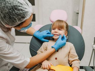 Fluoroza u dzieci: przyczyny i objawy