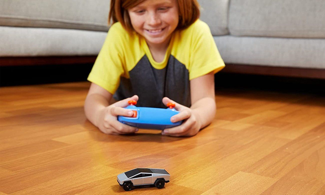 Hot Wheels RC Cybertruck 1:643