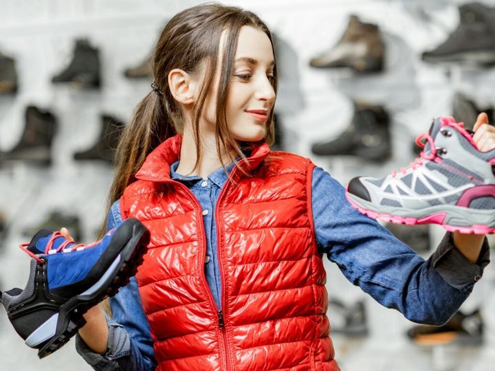Buty sportowe za kostkę damskie: jakie wybrać?