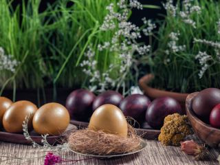 naturalne barwienie jajek