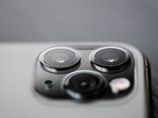 telefon z trzema aparatami