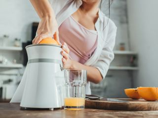 Sokowirówka czy blender? Który sprzęt AGD wybrać?
