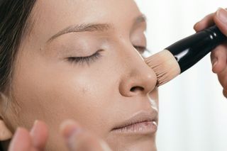 Blending liquid face powder foundation