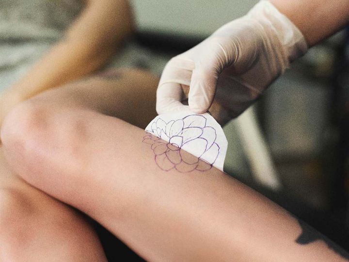 Jak zrobić sztuczny tatuaż?