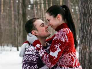 Sweter świąteczny męski. Hit czy kit?