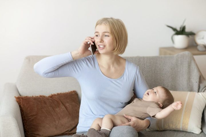 czemu noworodek wymiotuje po karmieniu