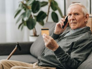 Jaki głośny telefon dla seniora wybrać?