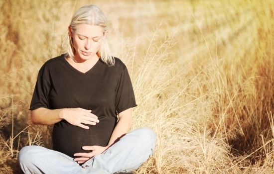 Ciężarna w ostatnim okresie ciąży może odczuwać skurcze maci