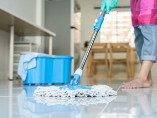 Jak wybrać dobre mopy do mycia podłóg? Ranking polecanych produktów