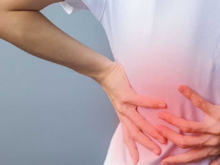 Czy przy zapaleniu żołądka bolą plecy?