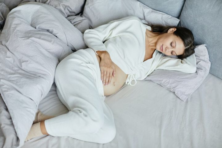 Biegunka przed porodem: ile wcześniej występuje? Co poradzić na rozwolnienie przed porodem?