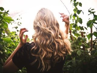 Najlepsza pianka do włosów – jaką piankę do włosów wybrać?