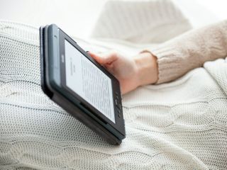 Pocketbook, Inkbook czy Kindle? Który czytnik wybrać? 