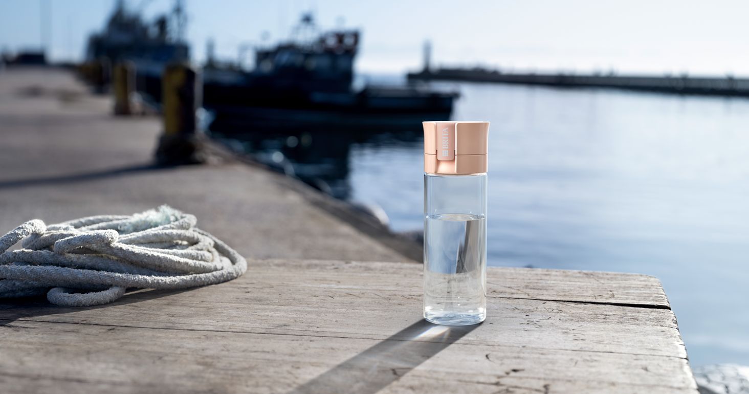 lifestyle butelka brita brzoskwiniowa