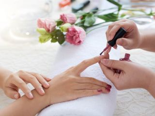 Paznokcie ślubne. Jakie paznokcie dla panny młodej? 