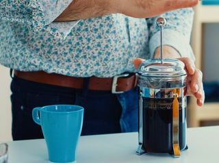 French press. Jakich akcesoriów potrzebujesz do parzenia kawy tym sposobem?