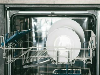 jaka zmywarka z podnoszonym koszem