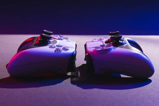 Gamepad DualSense Edge – dlaczego cieszy się taką popularnością? 