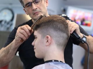 Krótkie fryzury męskie. Fajne i modne fryzury dla bardzo krótkich włosów