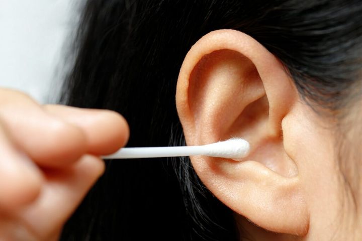 korek w uchu jak usunąć