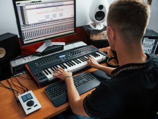 Keyboard dla początkujących. Jak nauczyć się grać na keyboardzie?