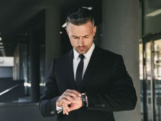 Jak dobrać zegarek do garnituru? 