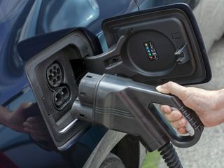 Jaki jest zasięg samochodów elektrycznych? Jak go wydłużyć?