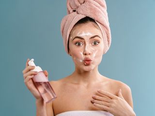 najlepsza pianka do mycia twarzy