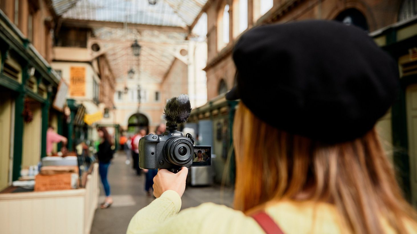 Canon RF 16mm f/2.8 STM lifestyle 1
