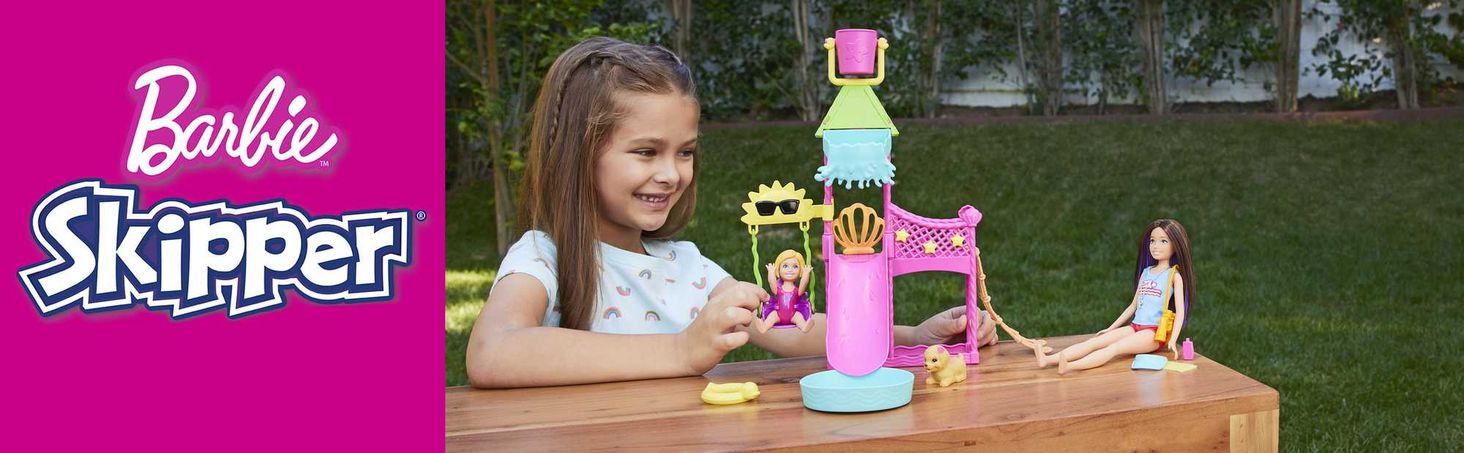 Barbie Zestaw do zabawy Opieka nad maluszkami z lalką Skipper z linii Klub  opiekunek, 2 lalkami dziećmi, łóżeczkiem i ponad 10 akcesoriami 