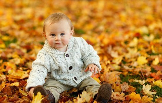 Jak ubrać dziecko na jesienny spacer?
