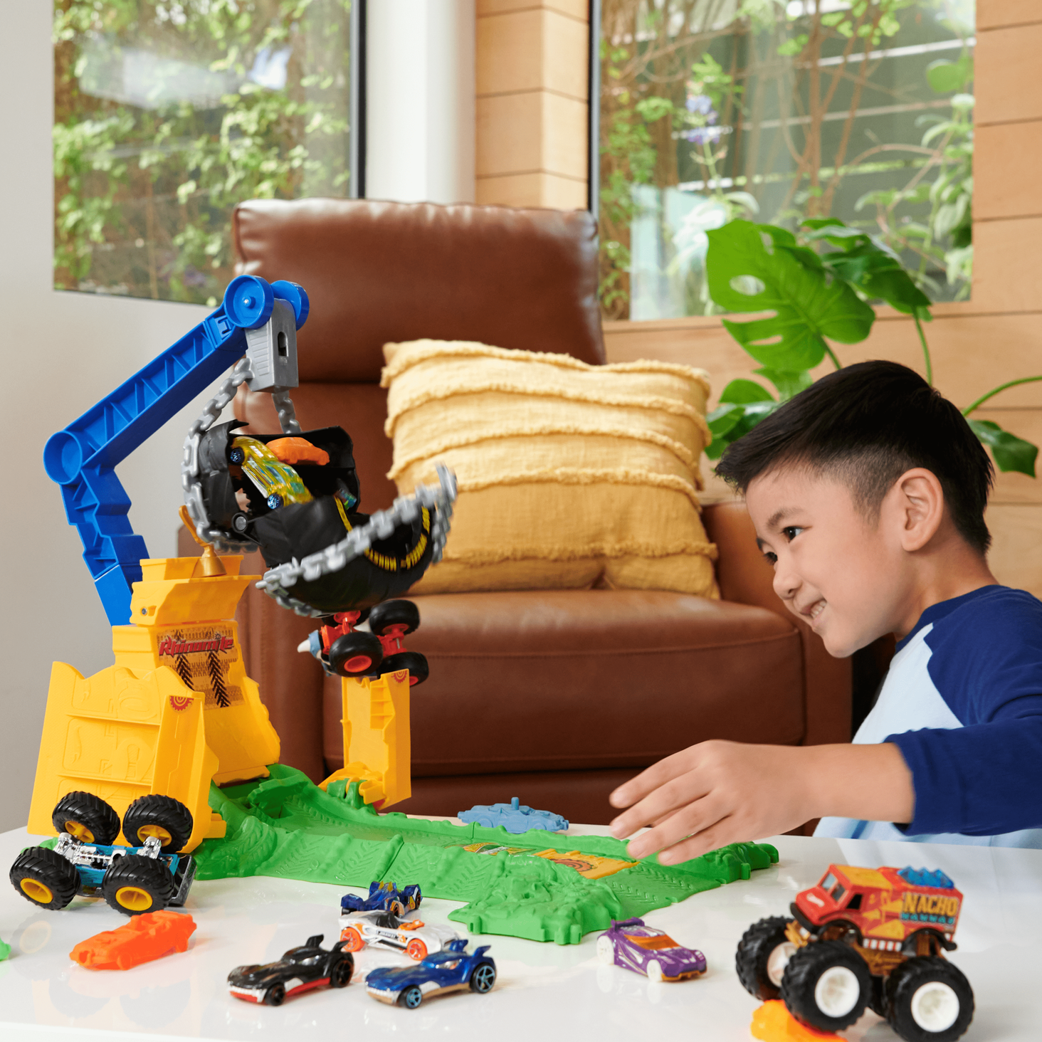 Hot Wheels Monster Trucks 6-kołowa ciężarówka 1:64 Ast.4