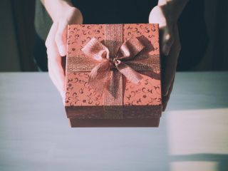 Pomysły na prezent ślubny dla koleżanki z pracy