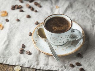 Kwaśna kawa z ekspresu. Możliwe przyczyny i sposoby rozwiązania