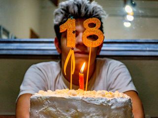Ile chrzestny daje na 18. urodziny? Ile się daje od innych członków rodziny?