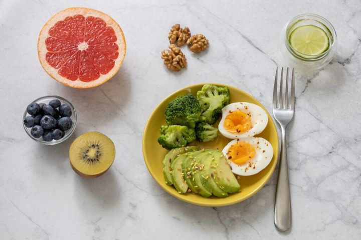 Minimalistic photo of healthy breakfast with foods to speed up metabolism.