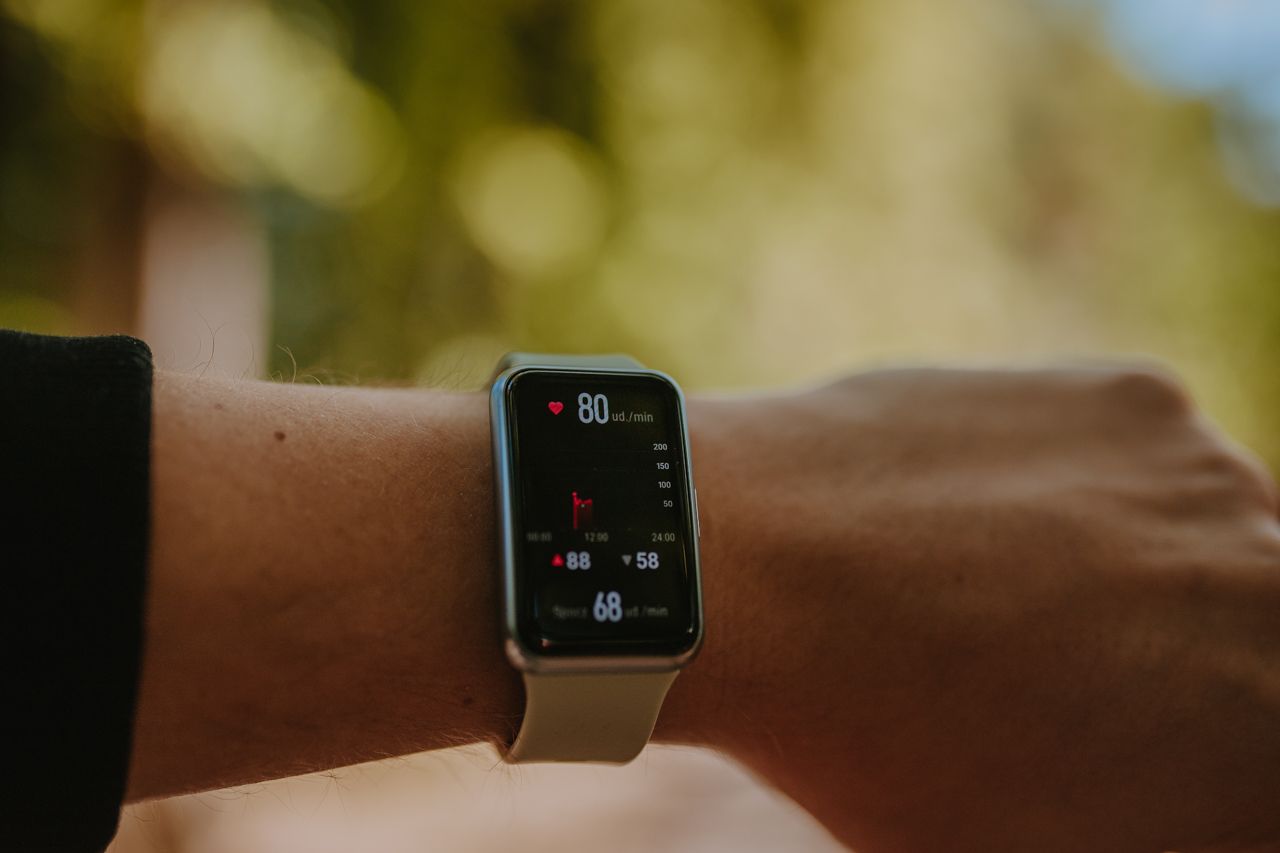 smartwatch sos button
