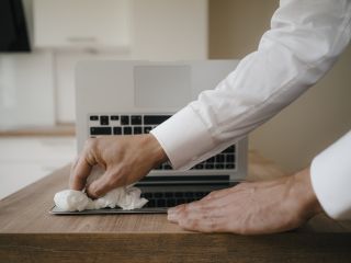 Jak wyczyścić monitor domowym sposobem? 