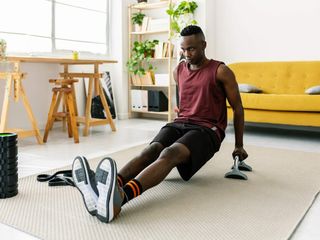 Trening HIIT w domu. Jak wykonać trening HIIT?