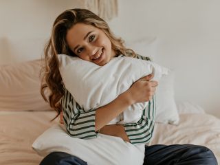 Jedwabna poszewka – jakie ma znaczenie dla cery? Jaką jedwabną poszewkę wybrać?