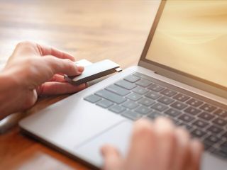 Pendrive czy dysk przenośny? Jak przechowywać dane?