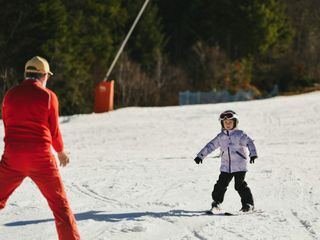 jakie narty dla początkujących