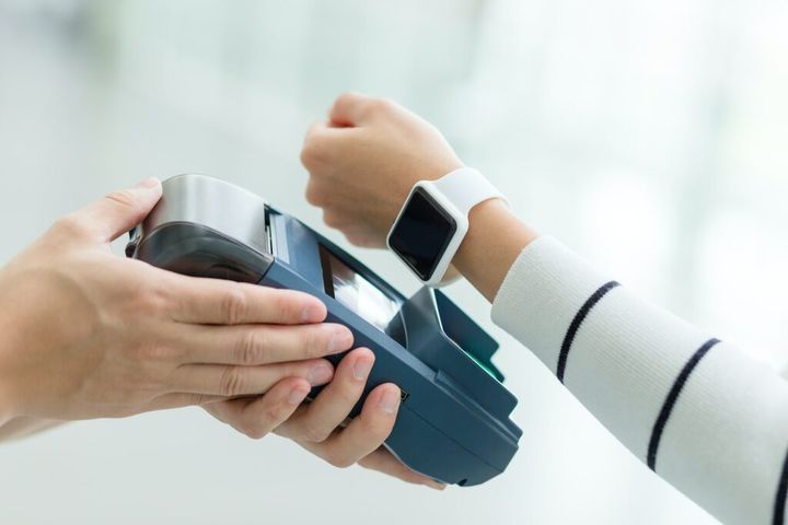 Smartwatch pay by NFC