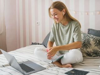 Jakie słuchawki z mikrofonem do pracy zdalnej wybrać?