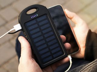 Powerbank solarny. Ranking urządzeń do ładowania energią słoneczną