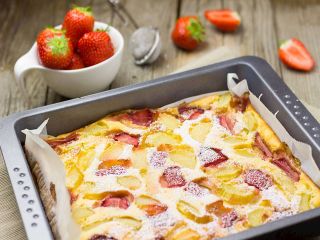 Ciasto jogurtowe z owocami, które zawsze wychodzi. Puszyste i pyszne!