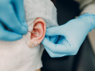 Piercing ucha – metody i rodzaje kolczyków w uchu